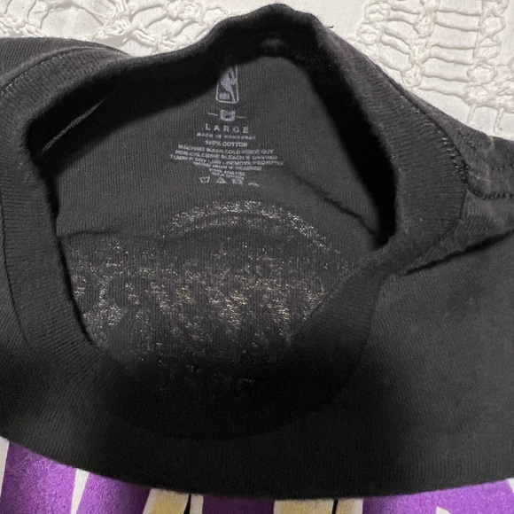 Lakers LeBron James T-shirt Size Large - Picture 5 of 5